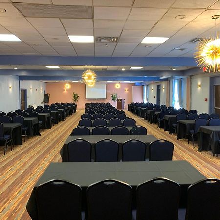 Albany Airport Inn Bagian luar foto