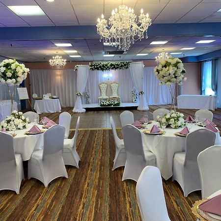 Albany Airport Inn Bagian luar foto