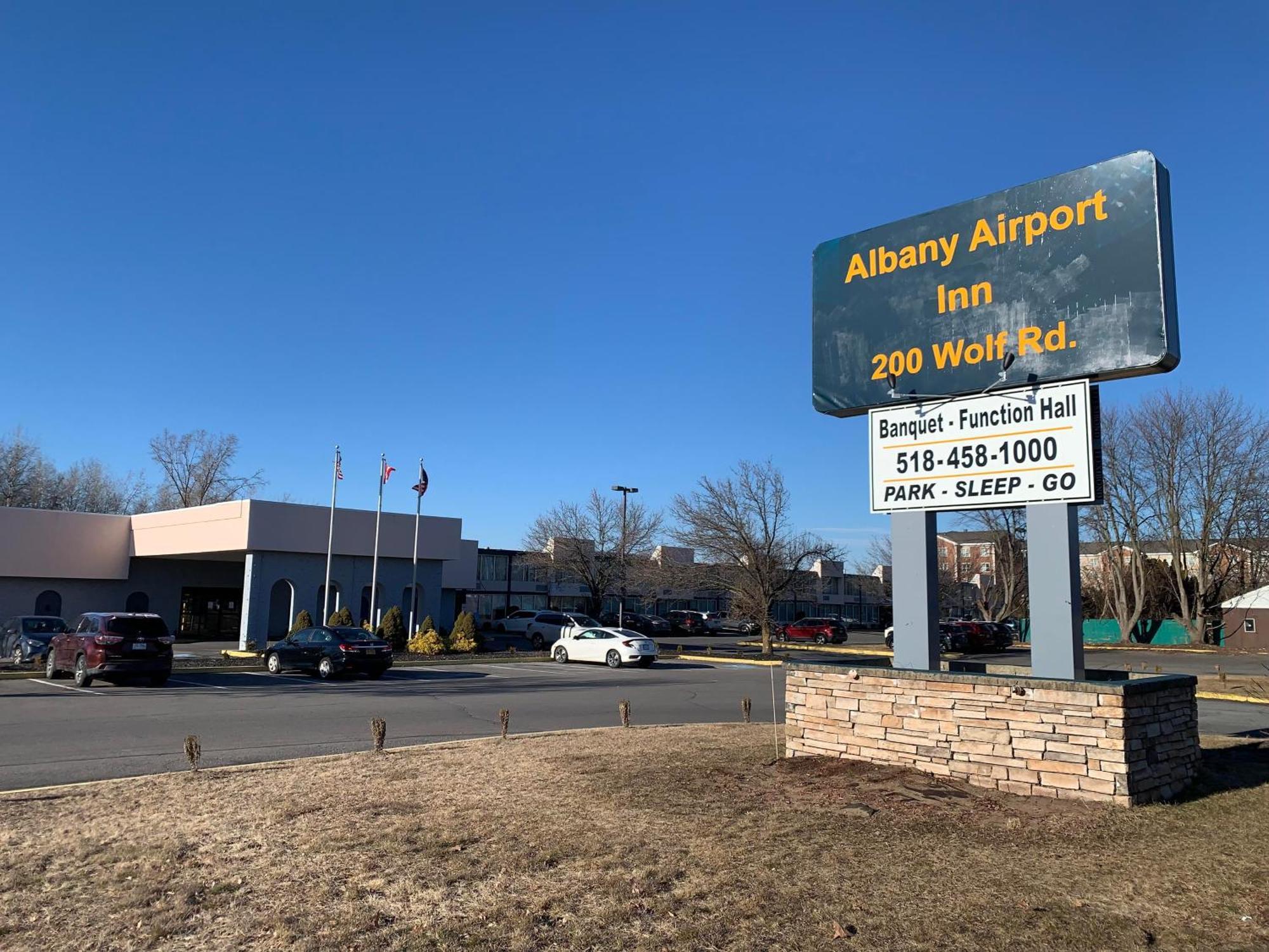Albany Airport Inn Bagian luar foto