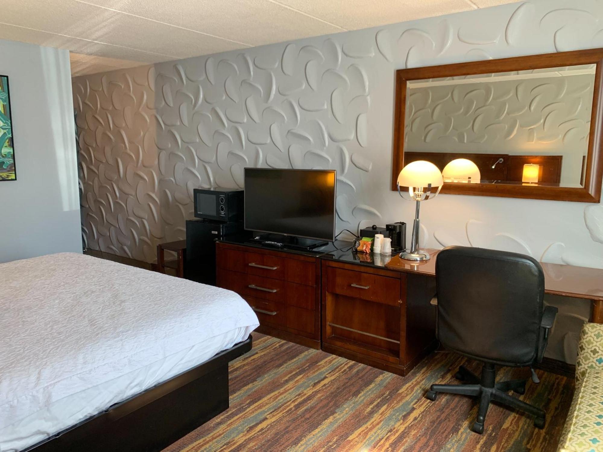 Albany Airport Inn Bagian luar foto