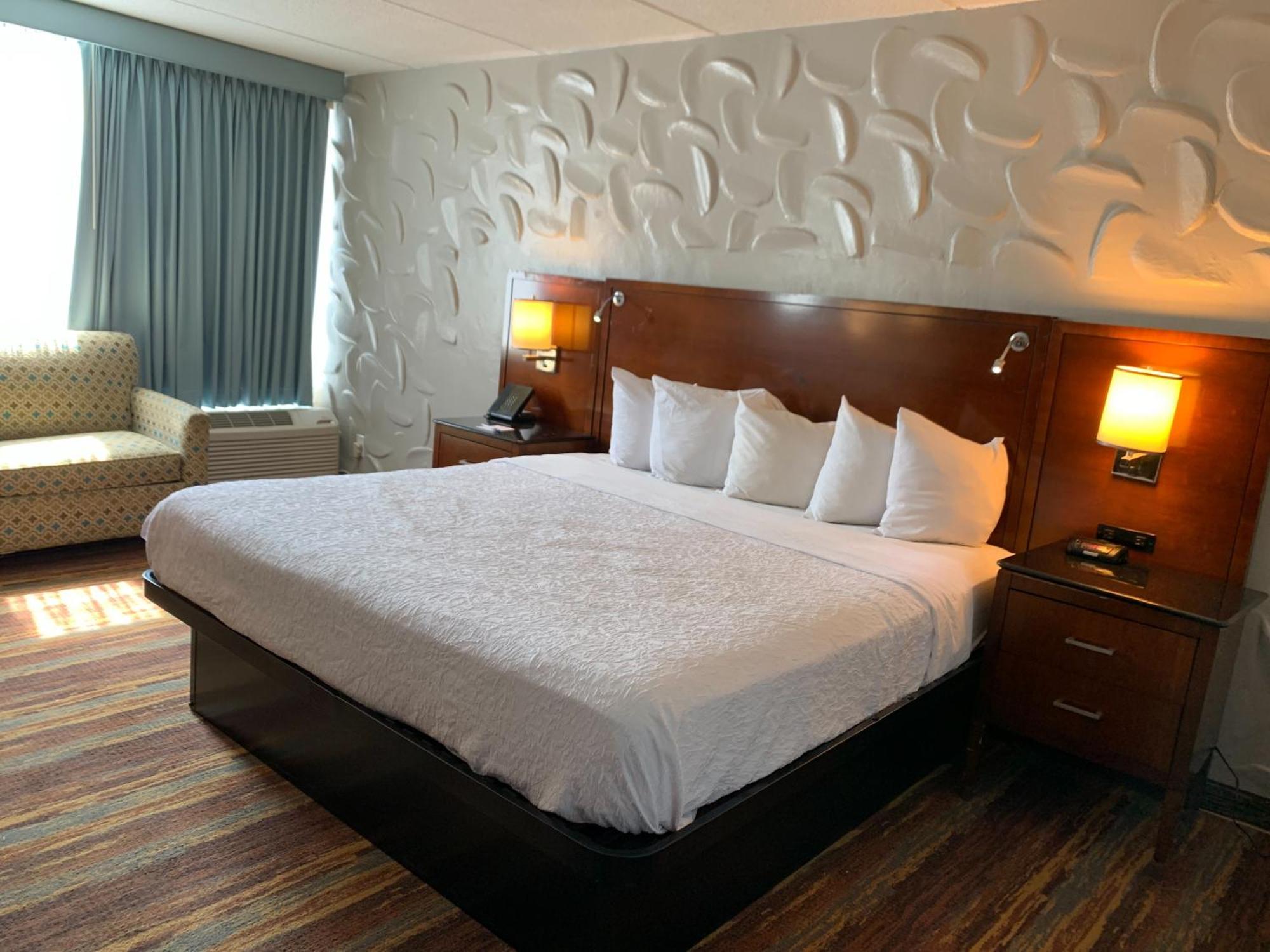 Albany Airport Inn Bagian luar foto