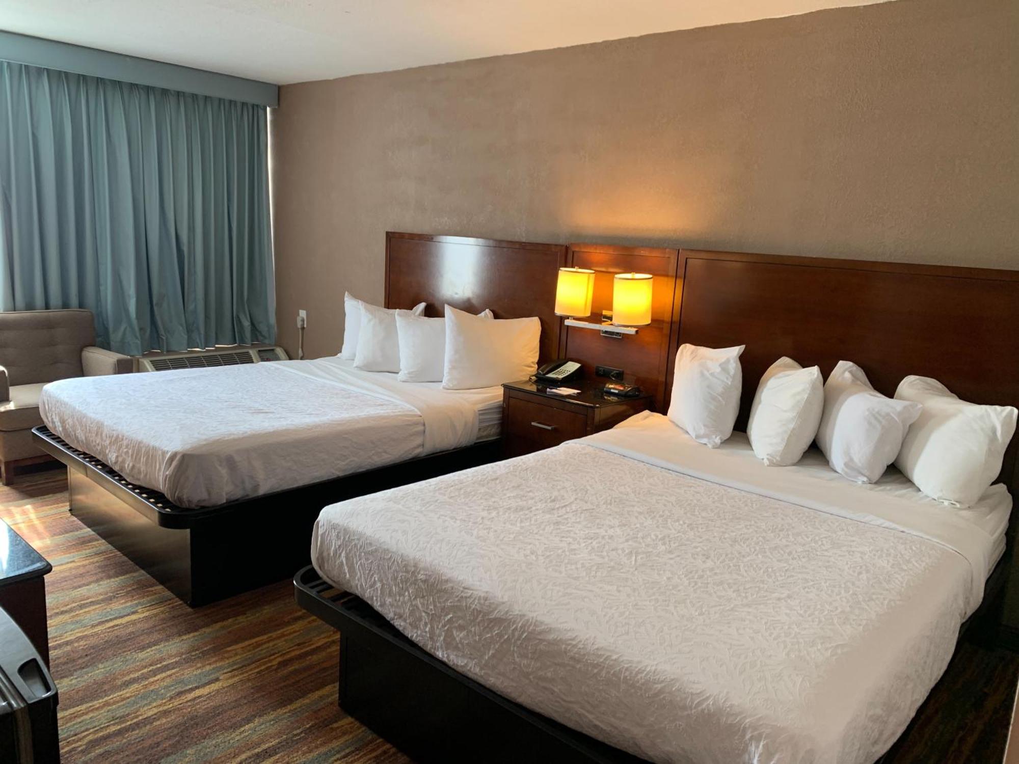 Albany Airport Inn Bagian luar foto