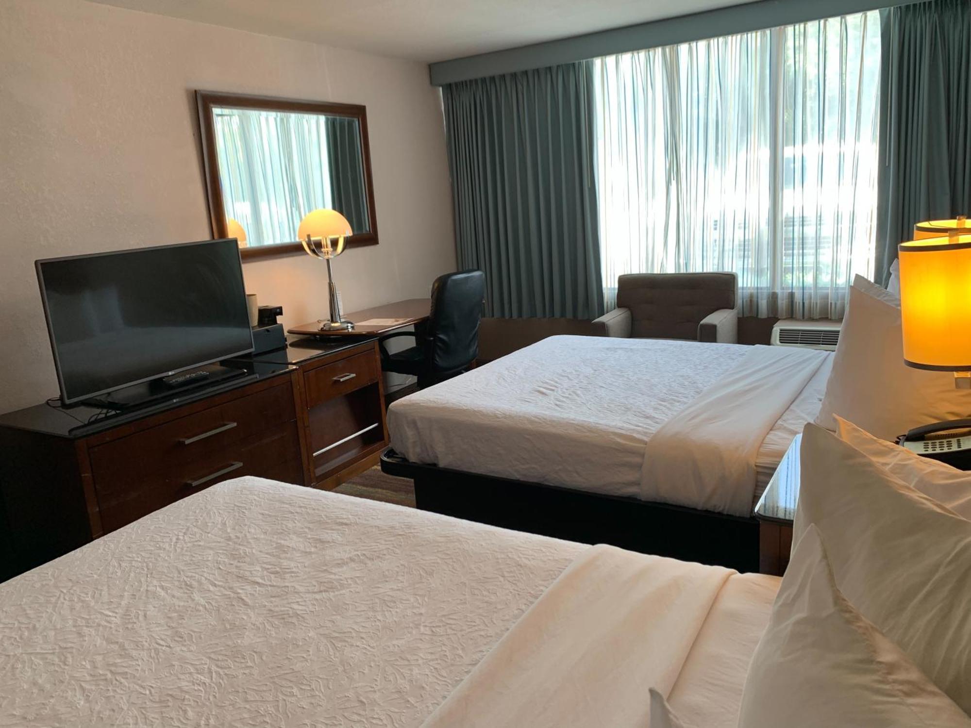 Albany Airport Inn Bagian luar foto